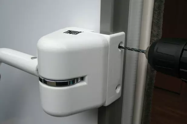 Thule turvakahvan kiinnityssarja kehykseen - LUKITUS - 1541 - 1