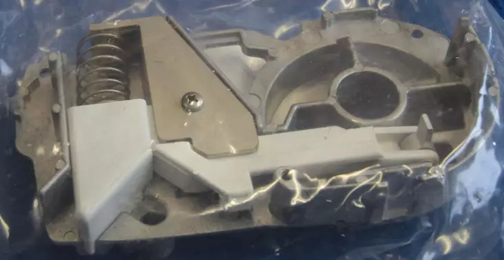 Thule päätylevy oikea+lukitsin 8000 - Markiisien varaosat Thule - 1134 - 2