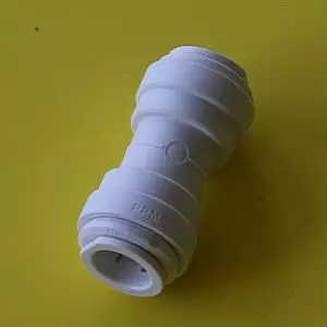 Jatkoliitin 12mm kovalle putkelle Jatkoliitin 12mm - MUUT VESIJÄRJESTELMÄN OSAT - 10885 - 1