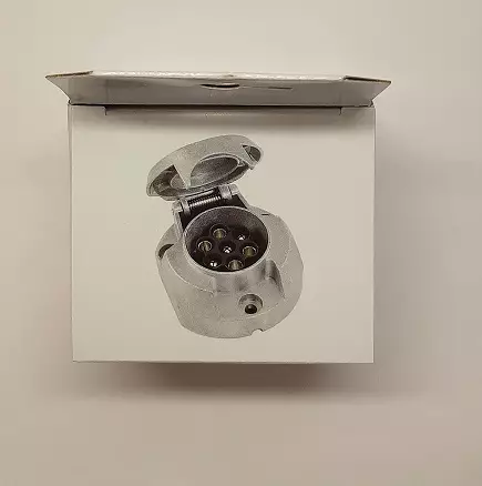 Pistorasia 7-napainen alumiini Pistorasia alumiini 7-napainen pakattu - Pistokkeet/Adapterit - 10625 - 1