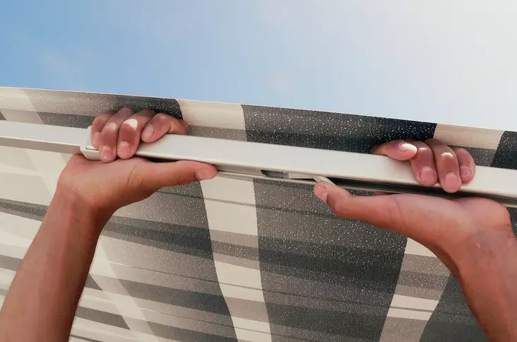 Thule sivutukitanko Caravan Style 2,3-2,6 m - MARKIISIEN LISÄVARUSTEET - 1188 - 2