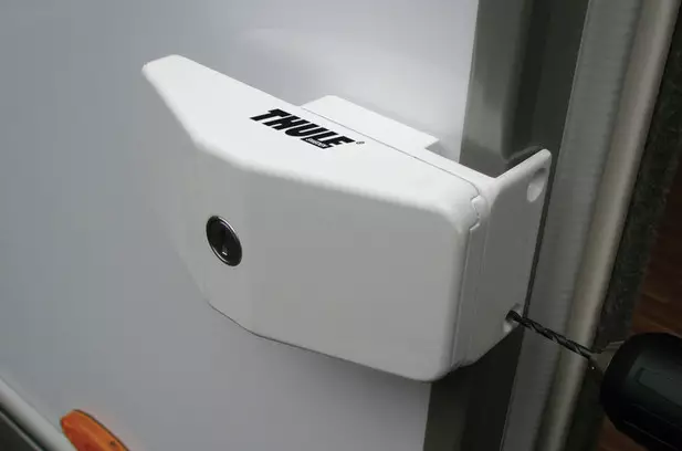 Thule lisälukko oveen, kiinnitys kehykseen - LUKITUS - 1539 - 1